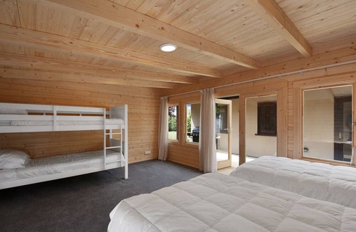 Motuoapa House | Waters Edge Retreat - Motuoapa Holiday Home