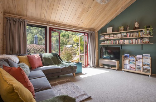 Nelson House | Maitai Magic - Nelson Holiday Home