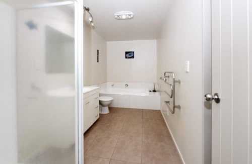 Mount Maunganui Cottage | License to Chill - Mt Maunganui Holiday Apartment