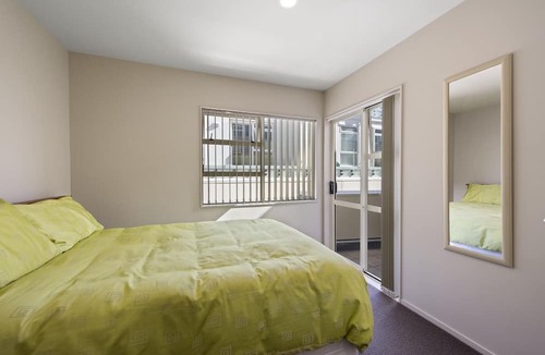 Mount Maunganui Cottage | License to Chill - Mt Maunganui Holiday Apartment