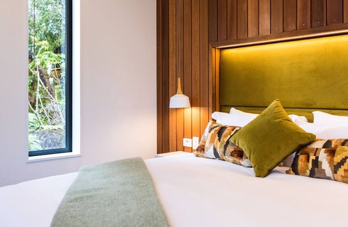 Franz Josef Glacier House | Rainforest Deluxe