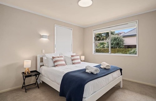 Tauranga House | Perfect for Large Groups: Waterfront Getaway with Private Beach