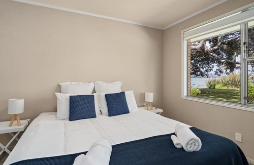 Tauranga House | Perfect for Large Groups: Waterfront Getaway with Private Beach