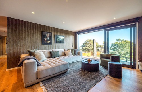 Waiheke Island House | Kaitiaki Lodge - Pool & hot tub