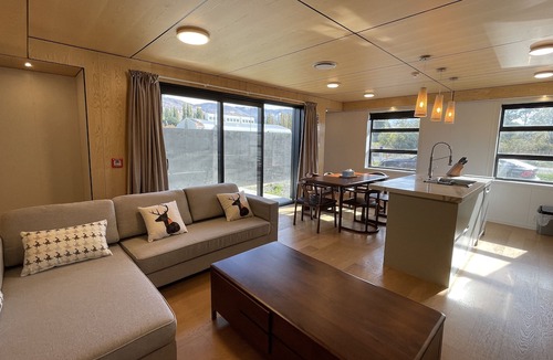 Lowburn Hotel | JillyLan Village Apartment