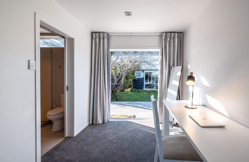 Blackpool Villa | Driftwood Beach House with Spa Pool