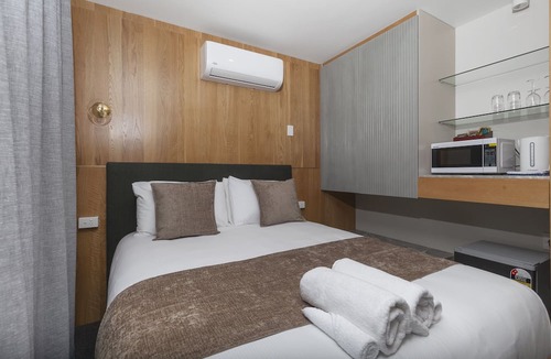 Papatoetoe Hotel | Kolmar Inn