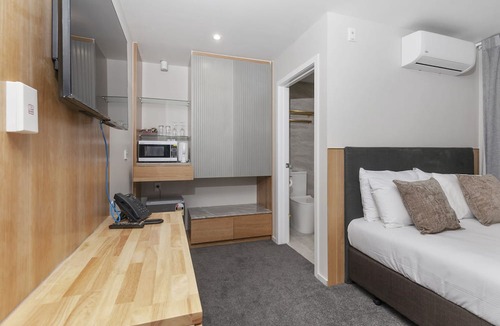 Papatoetoe Hotel | Kolmar Inn