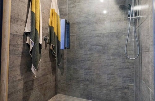 Christchurch Apartment | Stylish Pool House