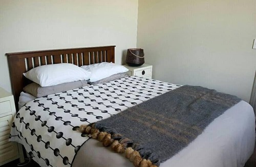 Kaikoura District House | Goose Bay Rustic Retreat