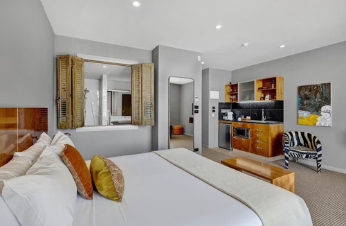 New Plymouth CBD Hotel | King and Queen Hotel Suites