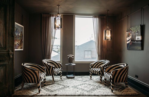 New Plymouth CBD Hotel | King and Queen Hotel Suites