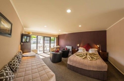Te Anau Hotel | Lakefront Lodge