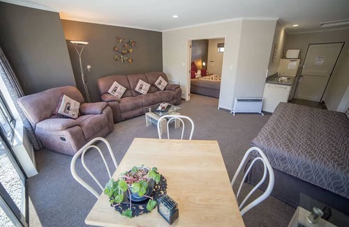 Te Anau Hotel | Lakefront Lodge