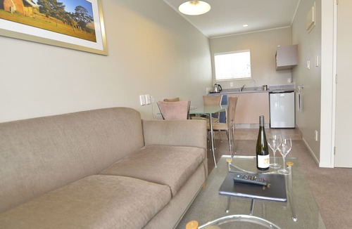 New Plymouth Hotel | Brougham Heights Motel