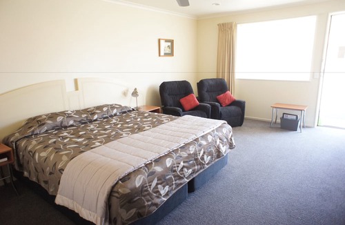 New Plymouth Hotel | Bks Egmont Motor Lodge