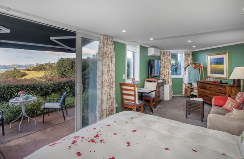 Whitianga House | Bayview Valley Lodge
