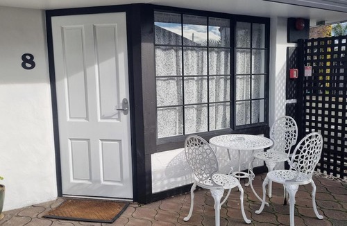 Tahunanui Hotel | Tudor Lodge Motel