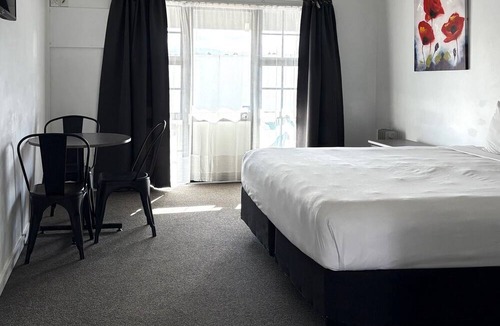 Fenton Street Hotel | Devonwood Motel