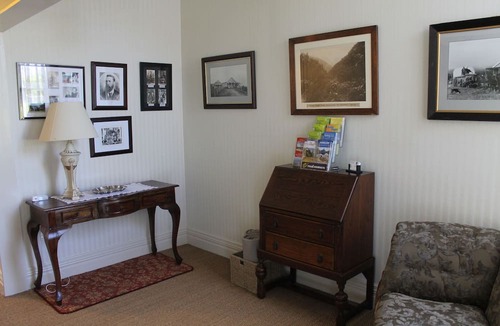 Manapouri Bed & Breakfast | Murrell's Grand View House