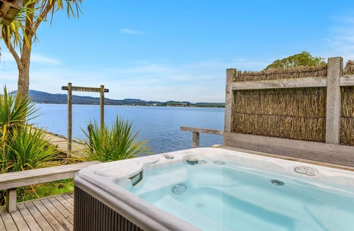 Kawaha Point Cabin | Koura Lodge