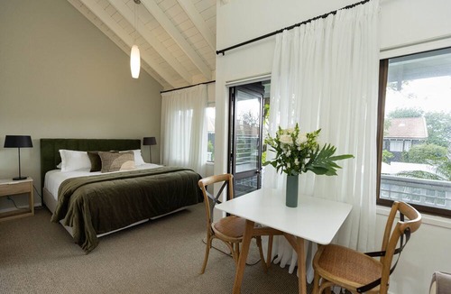 Takapuna Hotel | Emerald Inn