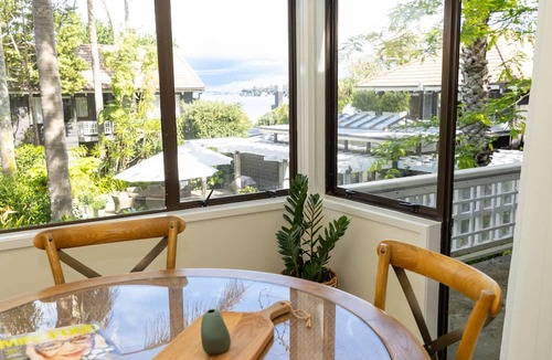 Takapuna Hotel | Emerald Inn