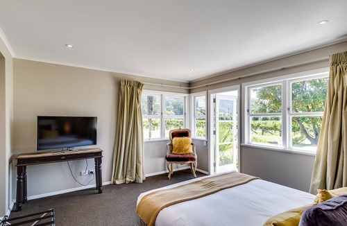 Napier Cottage | The Farmhouse at Mission Estate