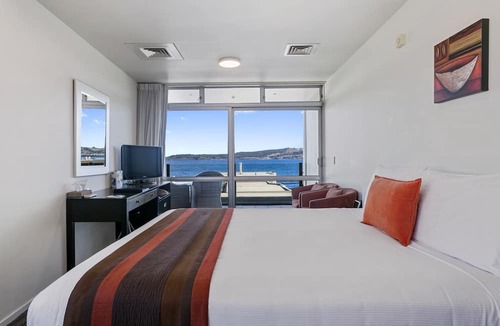 Waipahihi Hotel | The Reef Resort
