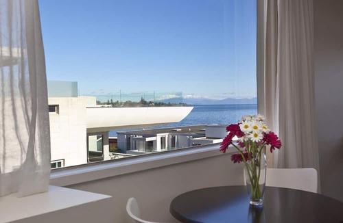 Waipahihi Hotel | The Reef Resort