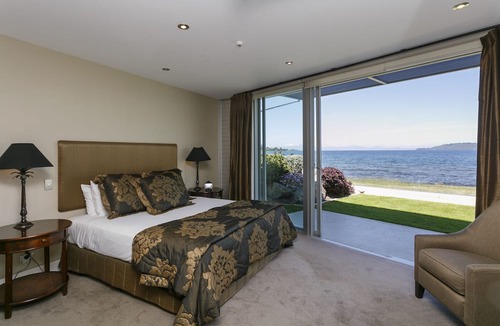Waipahihi Hotel | The Reef Resort
