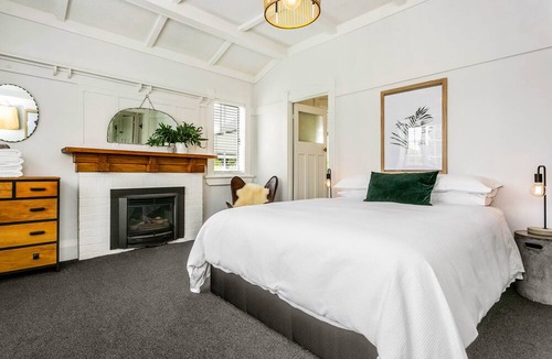 Cambridge Villa | The White House, 2 bathrooms, walk to town.