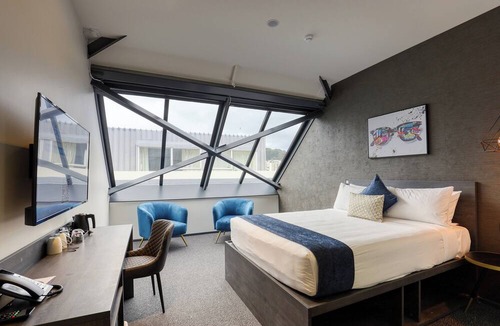 Te Aro Hotel | The Viv Hotel Wellington