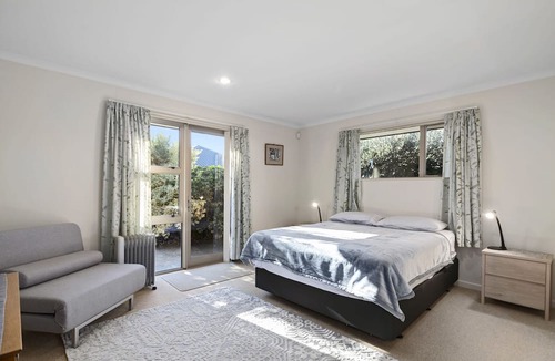 Nelson House | Casa Bella - Nelson Holiday Home