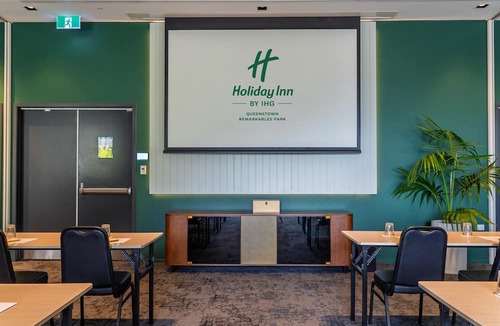 Frankton Hotel | Holiday Inn Queenstown Remarkables Park by IHG