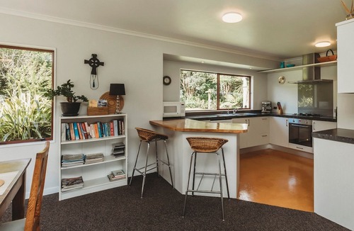 Kaitake House | WHAREPUNI OAKURA RETREAT