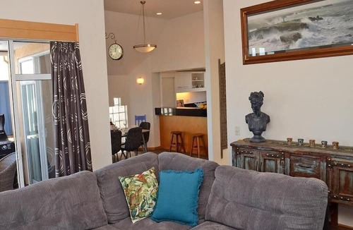 Ahuriri House | Barrons on the Beach