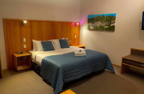 Te Kuiti Hotel | Waitomo Lodge