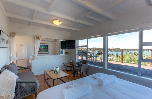 Surfdale Cottage | Marama Cottages with Ocean Views