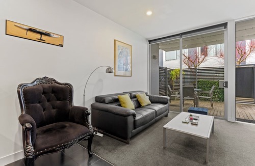 Auckland Central Business District Apartment | Breezy Gem by Victoria Park