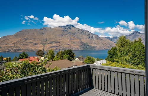 Fernhill House | Arawata Lodge - Queenstown Holiday Home