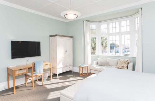 Gisborne Bed & Breakfast | Cedar House