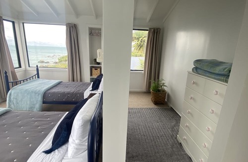 Riverton House | Beachfront House - Best deck in Riverton