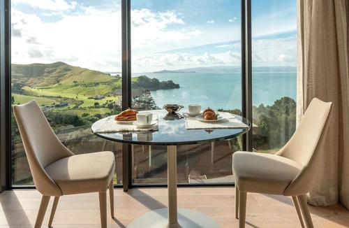 Waiheke Island Cabin | Omana