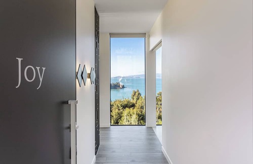 Waiheke Island Cabin | Omana