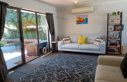Taradale House | Bodie's Abode - Close to The Mission Winery in Greenmeadows