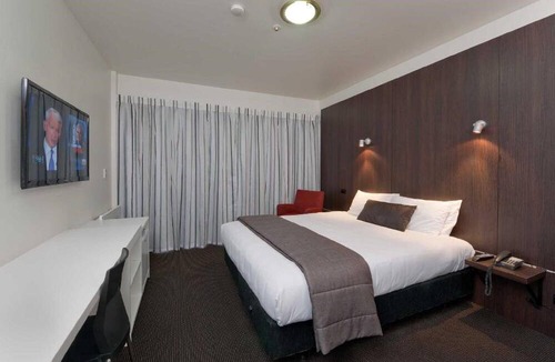 Riccarton House | Unwind @ Serenity in the City Studio
