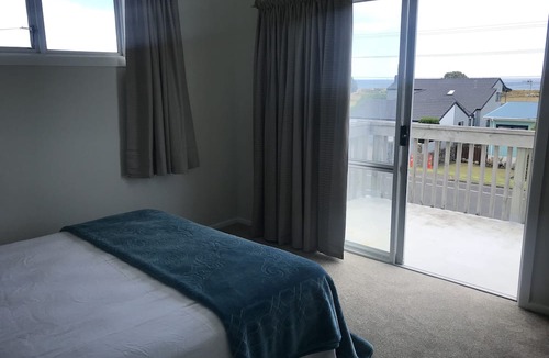 Papamoa Beach Apartment | Papamoa Unit, Ocean Views.