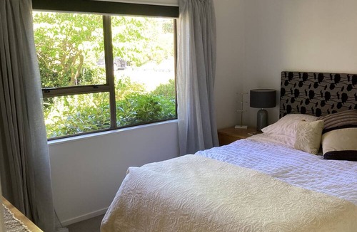 Motueka House | Centrally located Beautiful large 4 bed home, 2 bathrooms, large inground pool