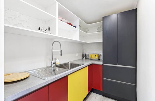Raglan House | THE RED HOUSE